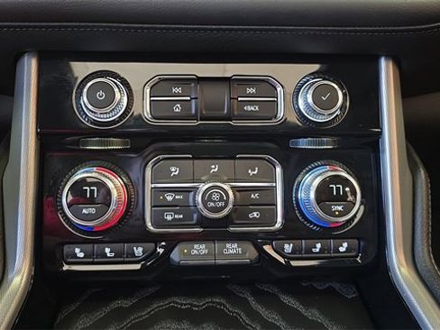 Used 2024 GMC Yukon XL Denali image 26