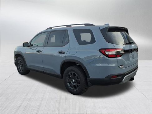 Used 2025 Honda Pilot TrailSport image 6