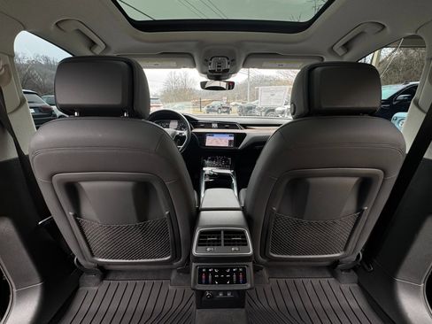 Used 2019 Audi e-tron Premium Plus image 49