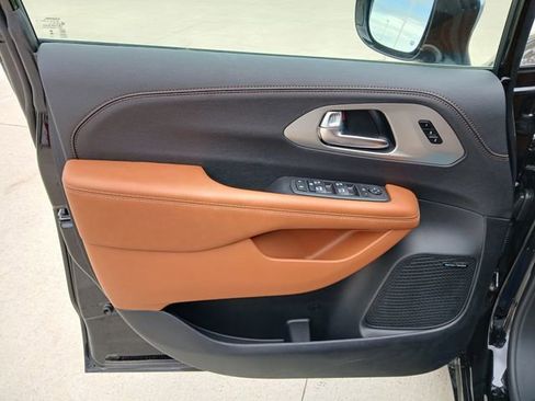 New 2026 Chrysler Pacifica Pinnacle AWD/4WD image 11