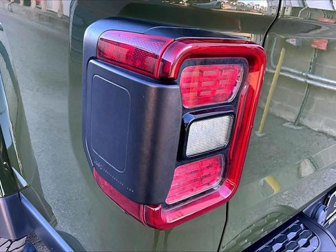 Used 2021 Jeep Gladiator Rubicon image 27