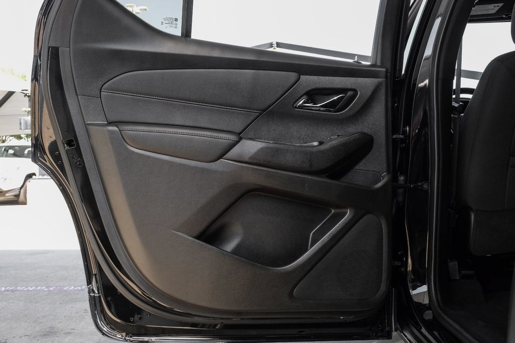 Used 2022 Chevrolet Traverse LT FWD image 49