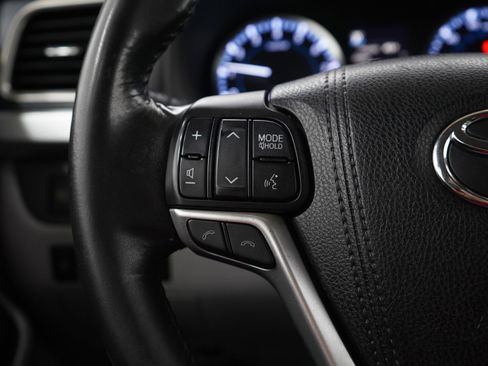 Used 2017 Toyota Highlander Plus image 27