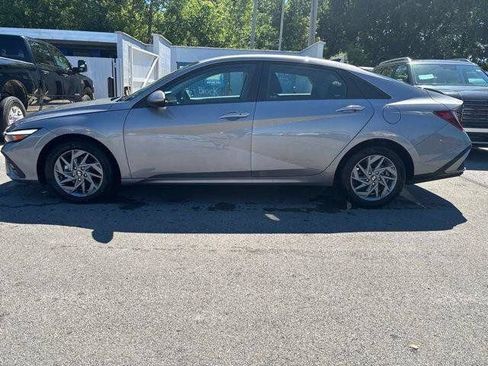 Certified 2024 Hyundai Elantra SEL FWD image 5