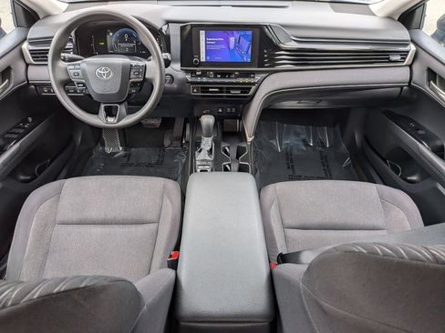 Used 2025 Toyota Camry LE FWD image 5