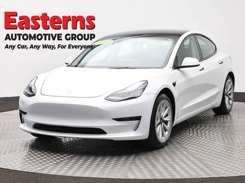Used 2023 Tesla Model 3 Standard Range RWD image 1