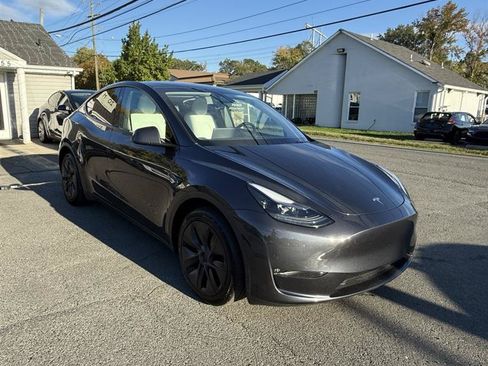 Used 2024 Tesla Model Y Long Range AWD/4WD image 5