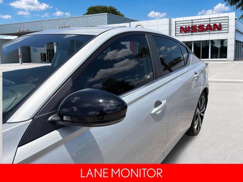 Used 2020 Nissan Altima 2.5 SR w/ Premium Package FWD image 13