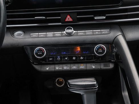 Used 2024 Hyundai Elantra Limited FWD image 22