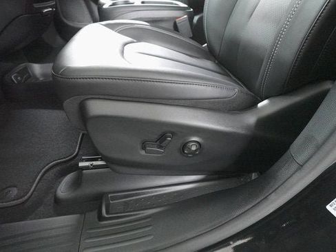 New 2026 Chrysler Pacifica Select AWD/4WD image 13