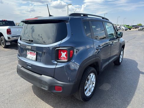 Used 2023 Jeep Renegade Latitude w/ Sun & Fun Group AWD/4WD image 5