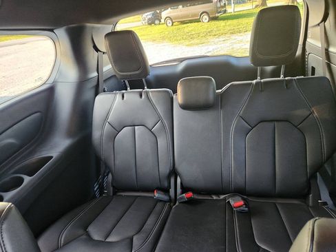 Used 2026 Chrysler Pacifica Select w/ S Appearance Package FWD image 13
