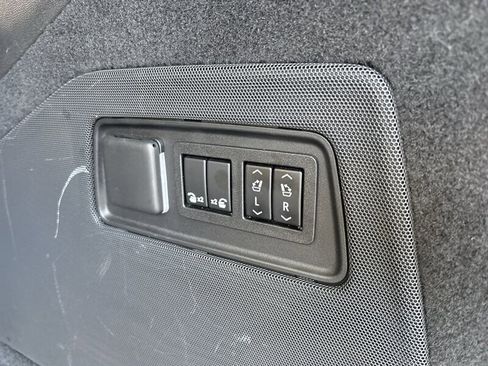 Used 2021 Cadillac Escalade Premium Luxury w/ LPO, Illumination Package AWD/4WD image 35