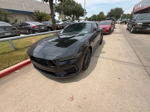 Used 2025 Ford Mustang GT Premium RWD image 2