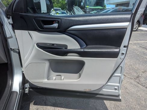 Used 2018 Toyota Highlander XLE AWD/4WD image 33