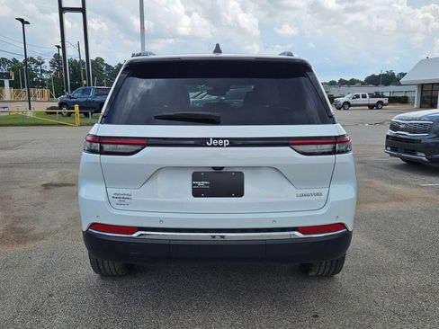 Used 2024 Jeep Grand Cherokee Limited w/ Trailer Tow Package AWD/4WD image 5