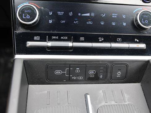 Used 2025 Hyundai Santa Fe Limited AWD/4WD image 28