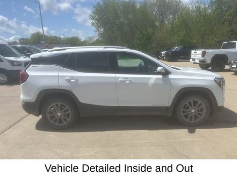 Used 2022 GMC Terrain SLT w/ Tech Package AWD/4WD image 7