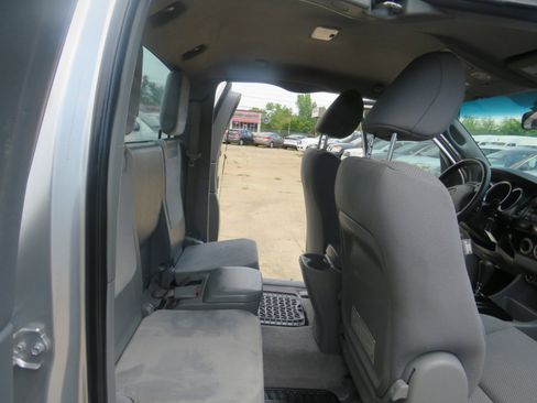Used 2011 Toyota Tacoma PreRunner image 28