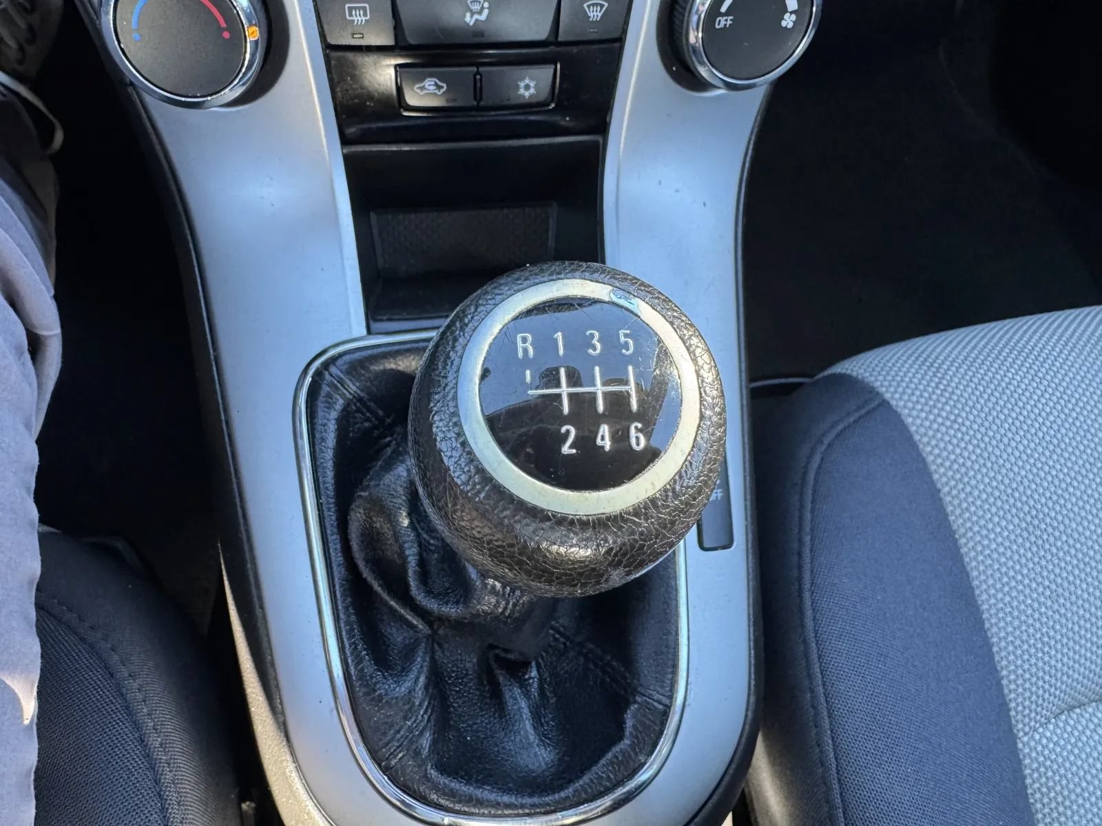 Used 2015 Chevrolet Cruze L FWD image 19