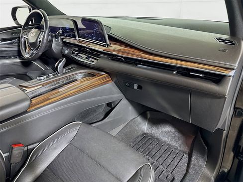 Used 2021 Cadillac Escalade ESV Premium Luxury image 30