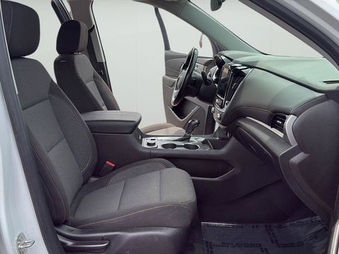 Used 2020 Chevrolet Traverse LT FWD image 16