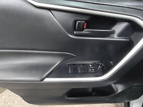 Used 2019 Toyota RAV4 LE AWD/4WD image 8