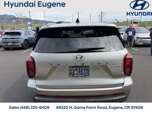 Used 2023 Hyundai Palisade Calligraphy w/ Winter Package image 3