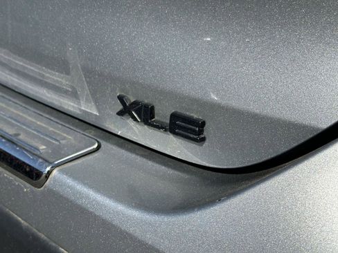 Used 2022 Toyota Highlander XLE image 11