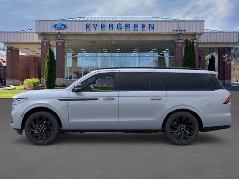 New 2026 Lincoln Navigator L Reserve w/ Jet Appearance Package AWD/4WD image 3