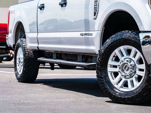 Used 2019 Ford F250 XLT AWD/4WD image 2