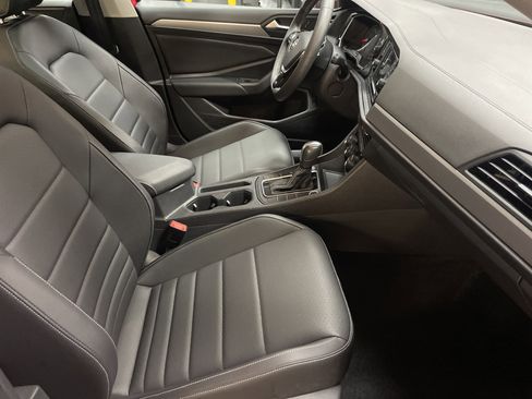 Used 2021 Volkswagen Jetta SE w/ SE Cold Weather Package image 34