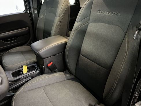 Used 2024 Jeep Wrangler Unlimited Sahara image 18