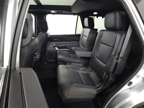 Used 2025 Toyota Sequoia Platinum image 38