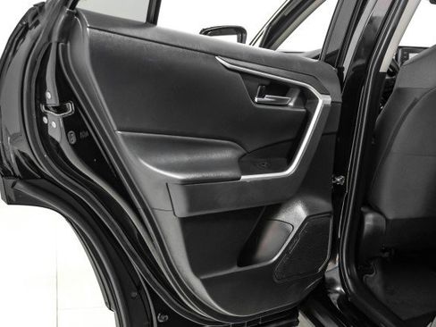 Used 2022 Toyota RAV4 XLE image 39