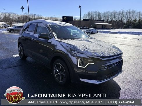 Certified 2024 Kia Niro EX image 7