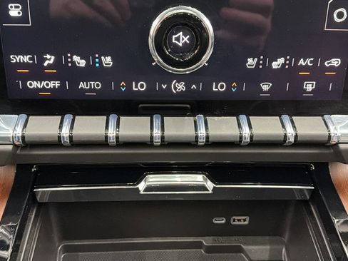 Used 2025 GMC Yukon XL Denali w/ Sun & Power Step Package image 21