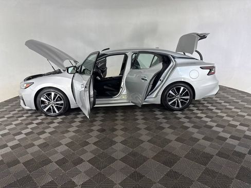 Used 2022 Nissan Maxima SV w/ Floor Mat Group FWD image 12