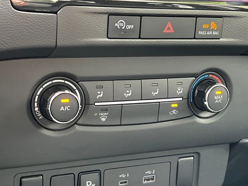 Used 2024 Nissan Frontier SV w/ Technology Package RWD image 19