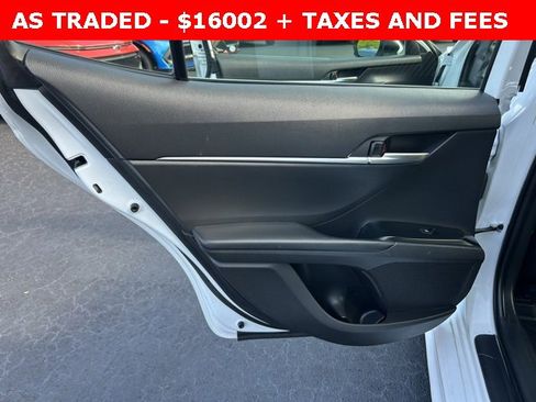 Used 2020 Toyota Camry SE image 13