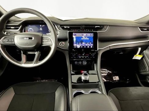 New 2025 Jeep Grand Cherokee L Altitude image 6