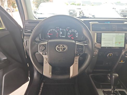 Used 2020 Toyota 4Runner SR5 Premium w/ Moonroof Package AWD/4WD image 8