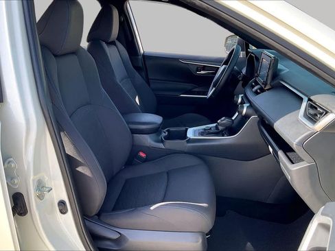 Used 2022 Toyota RAV4 SE AWD/4WD image 9