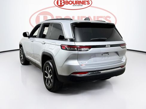 Used 2025 Jeep Grand Cherokee Limited AWD/4WD image 8