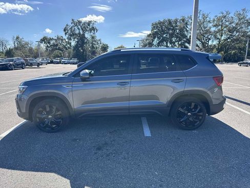 Used 2023 Volkswagen Taos SE w/ Black Wheel Package image 3