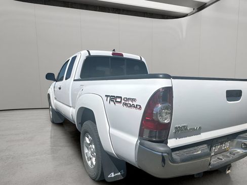 Used 2015 Toyota Tacoma 4x4 Access Cab V6 w/ TRD Off-Road Package image 4