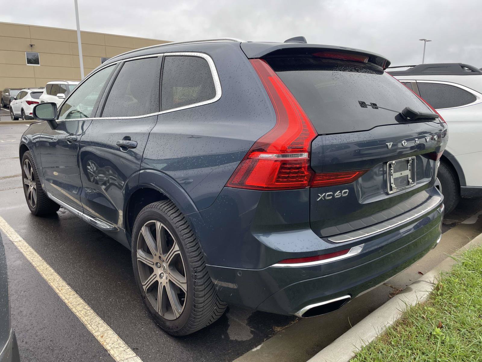 Used 2019 Volvo XC60 T6 Inscription w/ Protection Package Premier AWD/4WD image 3