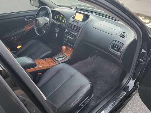 Used 2004 INFINITI I35 w/ Navigation Pkg image 35