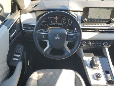 Used 2022 Mitsubishi Outlander SEL image 18