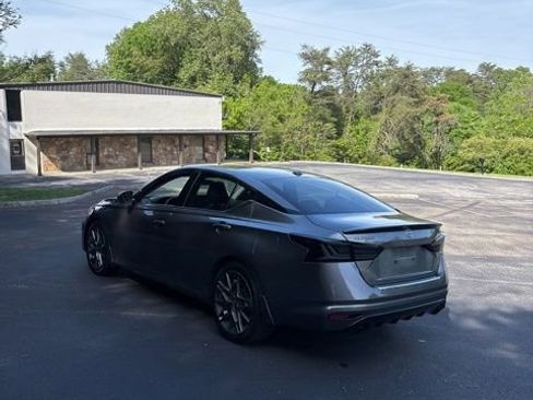 Used 2023 Nissan Altima 2.0 SR FWD image 10